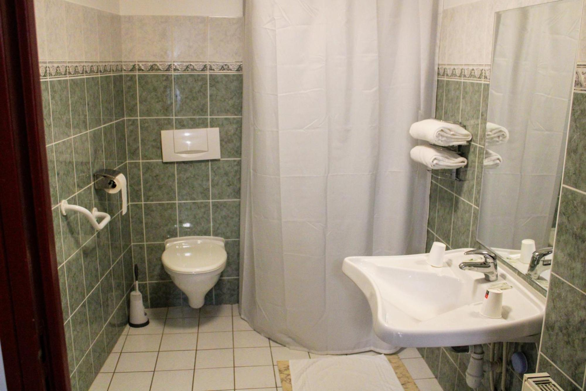 Chambres D'Hotes Du Colvert Forges-les-Eaux Esterno foto