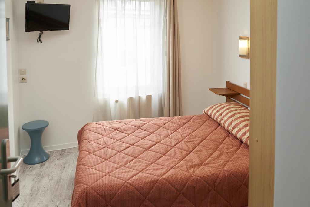 Chambres D'Hotes Du Colvert Forges-les-Eaux Esterno foto